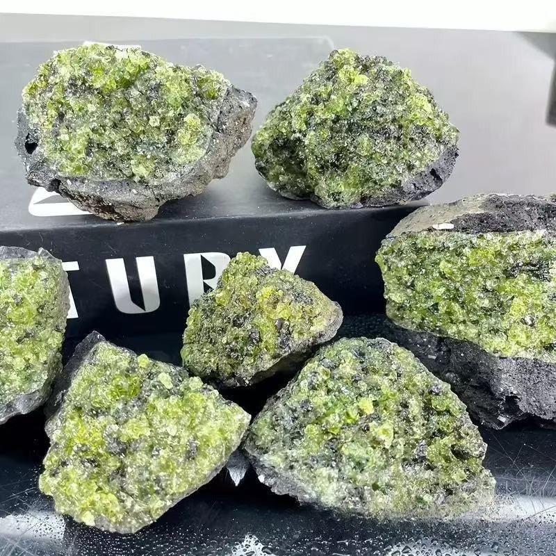 Natural Olivine Raw Stone Crystal Mineral Specimen - Aroma Diffuser Stone, Air-Purifying Decorative Mineral for Aquarium Landscaping, Zen & Decor, Natural Olivine Crystal Crystal with Mineral Inclusions (Whole Bulk)