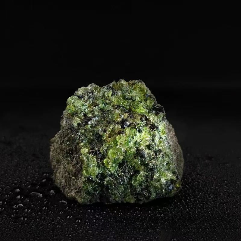 Natural Olivine Raw Stone Crystal Mineral Specimen - Aroma Diffuser Stone, Air-Purifying Decorative Mineral for Aquarium Landscaping, Zen & Decor, Natural Olivine Crystal Crystal with Mineral Inclusions (Whole Bulk)